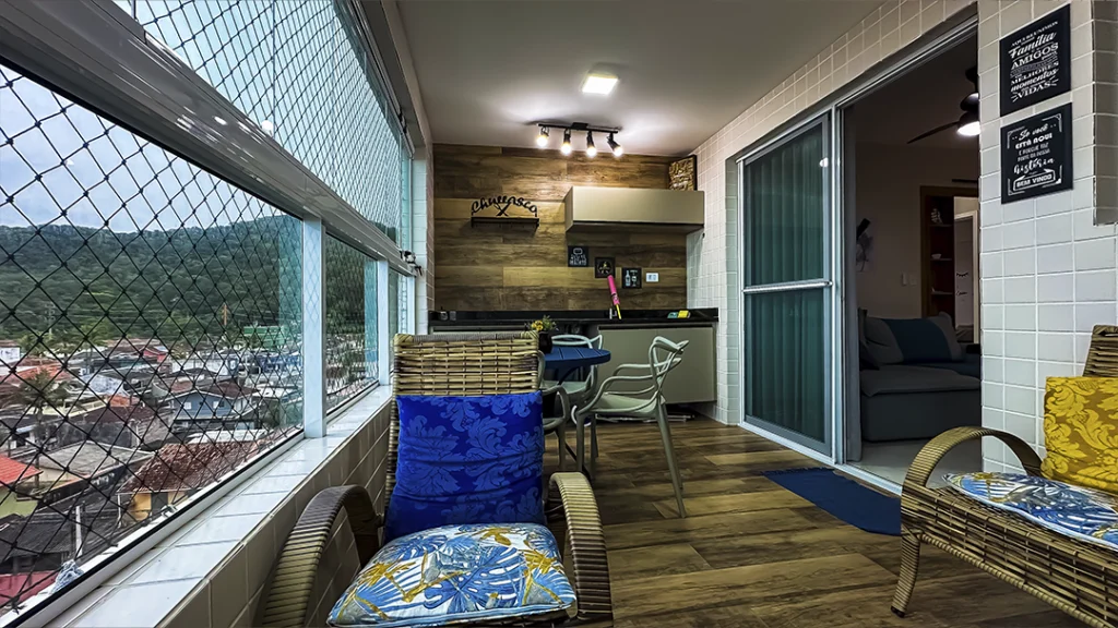 Sacada gourmet do apartamento de frente para o mar em Mongaguá porteira fechada